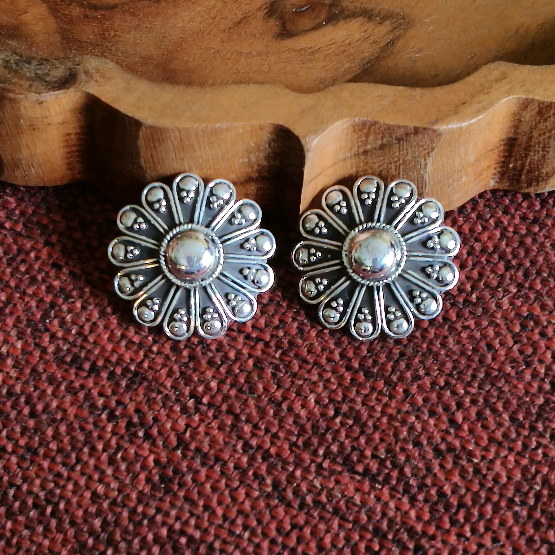 Kaara Rawa Work Flower Studs